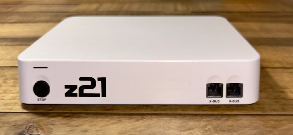 The front side of the z21 (white) with the 2 X-bus connectors.